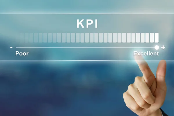 Mano de negocios haciendo clic en KPI excelente en la pantalla virtual —  Fotos de Stock