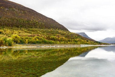 temiz su, Norveç yansıtan dağlar