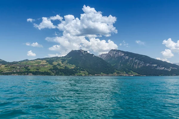 Linda montanha, Lago Thun, Suíça — Fotografia de Stock