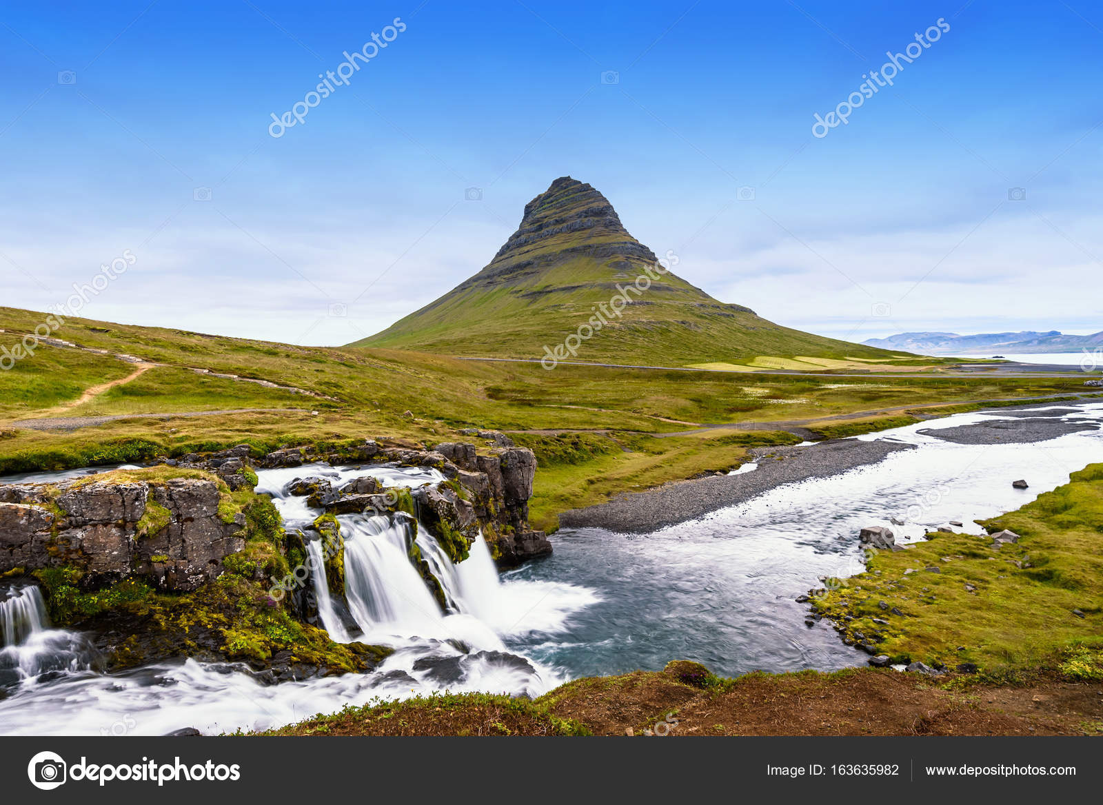 Montagne De Kirkjufell Islande Photographie Pichetw