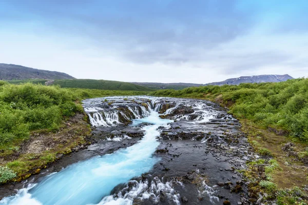 Bruarfoss tyrkysové vodopád, Jižní Island — Stock fotografie