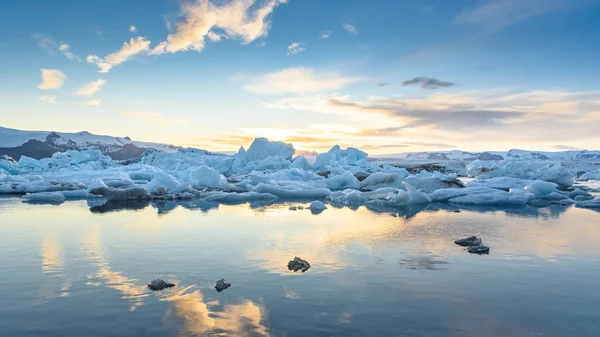 Vue des icebergs dans la lagune des glaciers, Islande — Photo