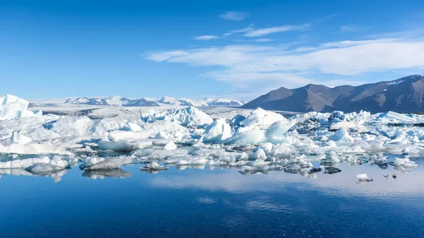 Veduta degli iceberg nella laguna del ghiacciaio, Islanda — Foto Stock