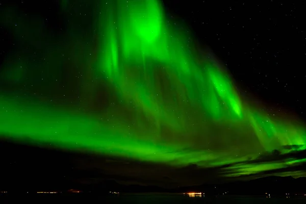 Aurora borealis veya Kuzey ışıkları Tromso, Norveç, gökyüzünde — Stok fotoğraf