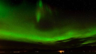 Aurora borealis veya Kuzey ışıkları Tromso, Norveç, gökyüzünde