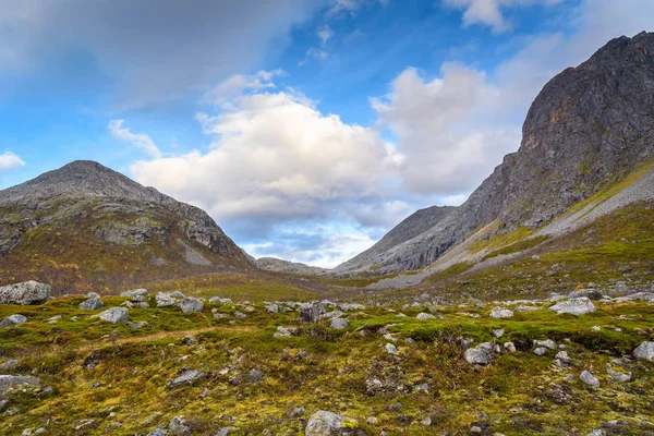 Piękny górski krajobraz, Tromso, Norwegia — Zdjęcie stockowe