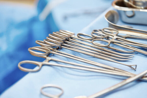 медицинские ножницы для хирургии в больнице
