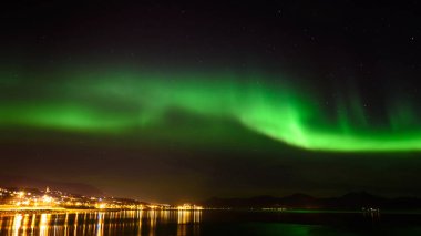 Aurora borealis veya Kuzey ışıkları Tromso, Norveç, gökyüzünde