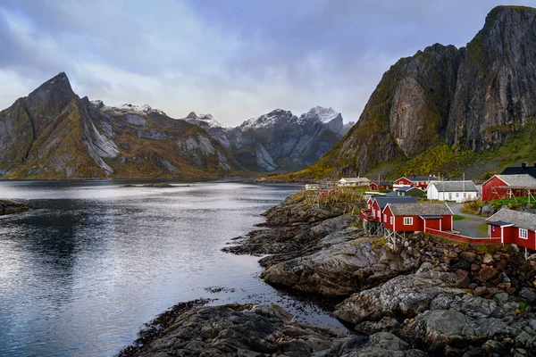 Норвезька рибальське село, Hamnoy острів, Рен, прибуття, Норвегія — стокове фото