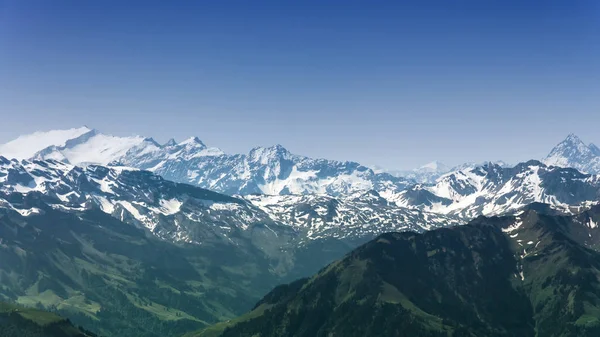 Snow Mountain Range landskap på Alperna, Schweiz — Stockfoto