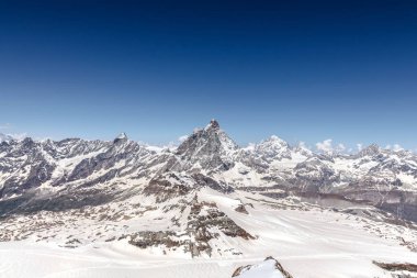 dağ Matterhorn ile mavi gök Zermatt, İsviçre