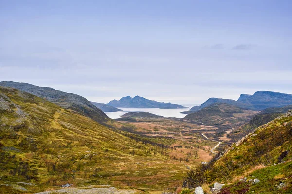 Hermoso paisaje cordillerano, Tromso, Noruega — Foto de Stock