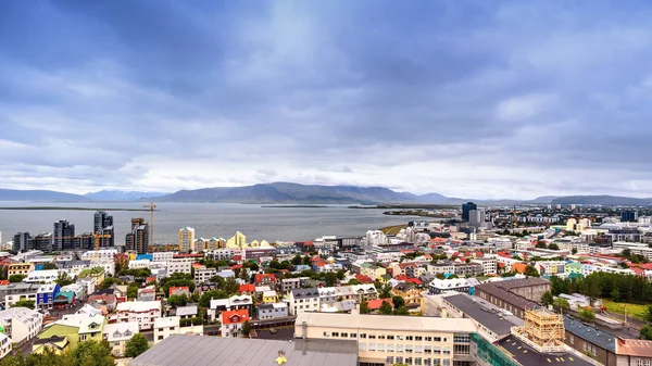 Piękny widok z lotu ptaka Reykjaviku, miasta Islandii — Zdjęcie stockowe