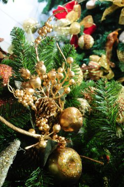 Spot ışıklarıyla noel süsü Noel Baba CI yerleştirilmiş.