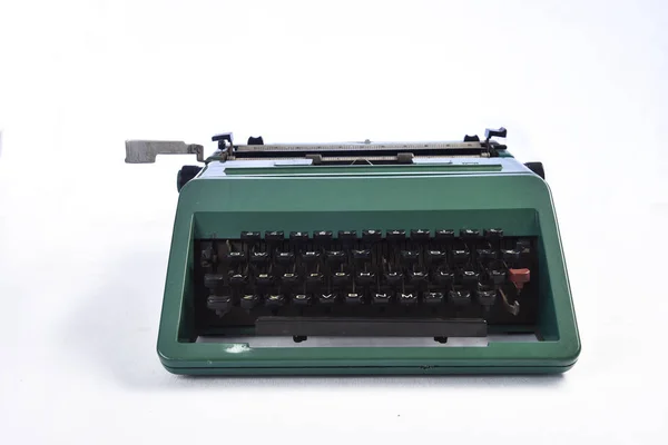 Αντίκα πράσινη γραφομηχανή, αναλογική δακτυλογράφηση — Φωτογραφία Αρχείου