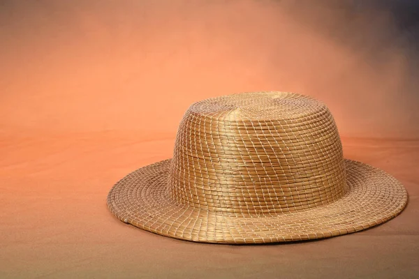 Reiseaccessoires, Sonnenbrillen für den Sommer mit Leerraum — Stockfoto