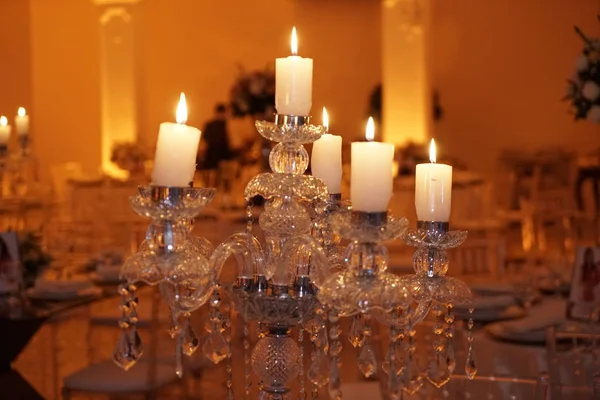 Mooie bruiloft feest verlichting en decoratie — Stockfoto