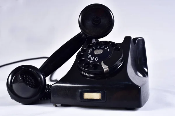 Vintage Preto Telefone Velho Aparelho Fundo Branco — Fotografia de Stock