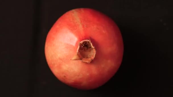 Granátové Jablko Černém Pozadí Granátová Jablka Rotaci — Stock video
