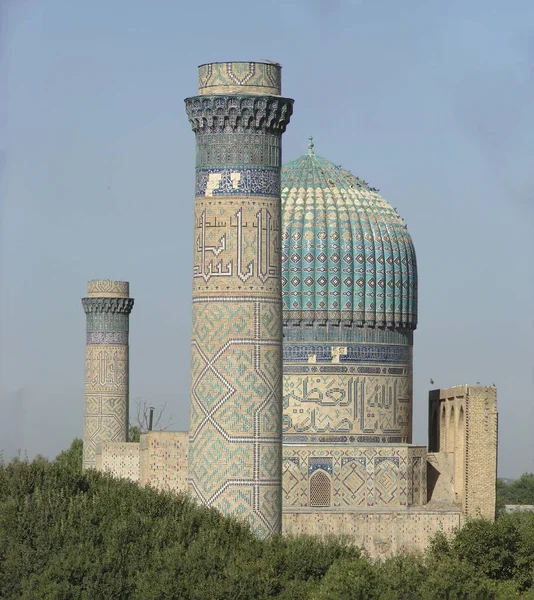 Samarcanda. Minaretes e cúpula de Bibi Honum . — Fotografia de Stock