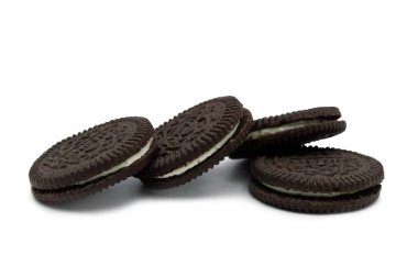 Jack & Jill Biscuit yakın plan beyaz arka planda izole edildi. Çikolatalı sandviç kurabiyesi. İçi krema dolu. Tayland 'da çocukların favorisi..