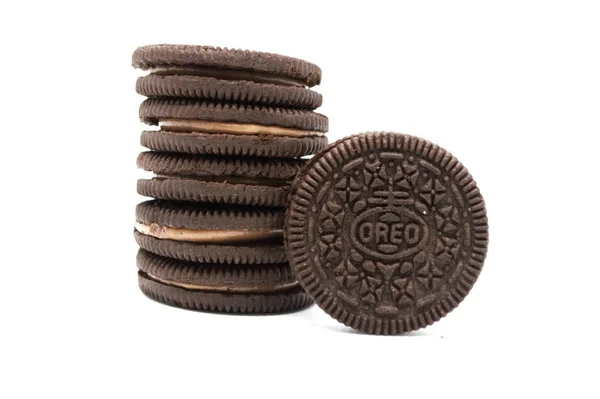 Oreo Kekse Isoliert Auf Weißem Hintergrund Ist Ein Sandwich Kekse — Stockfoto