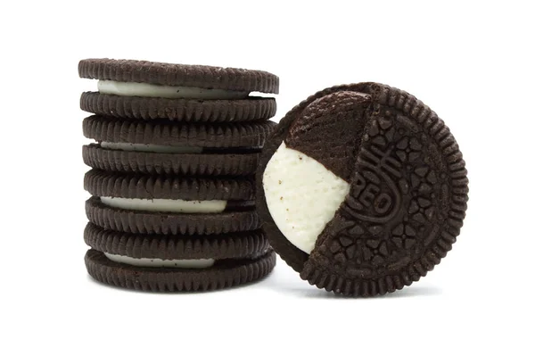 Oreo Kekse Isoliert Auf Weißem Hintergrund Ist Ein Sandwich Kekse — Stockfoto