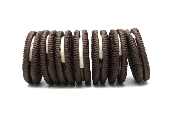 Biscoitos Oreo Isolados Sobre Fundo Branco Biscoito Sanduíche Cheio Creme — Fotografia de Stock