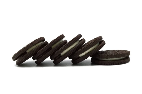 Biscoitos Oreo Isolados Sobre Fundo Branco Biscoito Sanduíche Cheio Creme — Fotografia de Stock