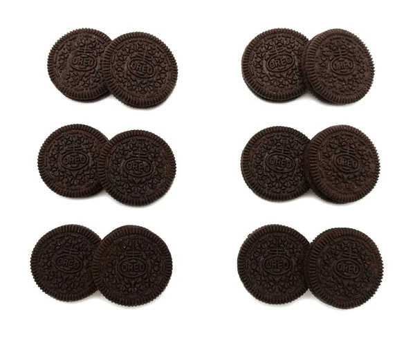 Biscoitos Oreo Isolados Sobre Fundo Branco Biscoito Sanduíche Cheio Creme — Fotografia de Stock