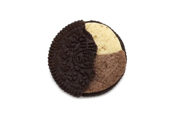 Galletas Oreo Aisladas Sobre Fondo Blanco Trata Sándwich Galletas Rellenas — Foto de Stock