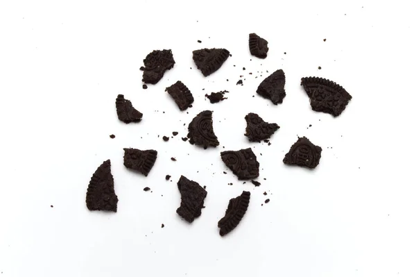 Biscoitos Oreo Com Migalhas Sobre Fundo Branco Duplo Stuf Biscoitos — Fotografia de Stock