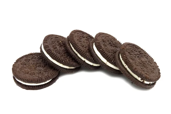 Oreo Keksz Elszigetelt Fehér Alapon Egy Dupla Stuf Csokoládés Szendvics — Stock Fotó