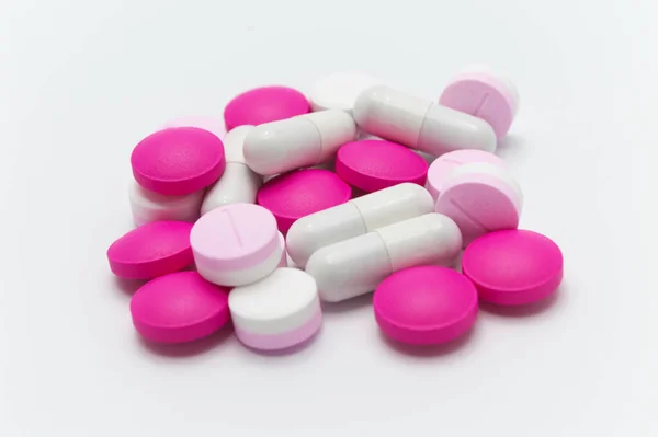 Léky Předpis Pilulky Kapsle Tablety Různých Barev Vše Smíchané Bílém — Stock fotografie
