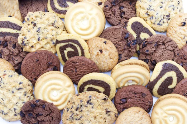 종류의 쿠키를 만들었지 초콜릿 오트밀 덴마크 쿠키와 비스킷은 나선형 패턴의 — 스톡 사진