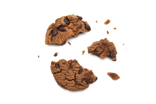 Chocolate Chip Cookies Mit Einigen Gebrochenen Und Krümeln Isoliert Auf — Stockfoto
