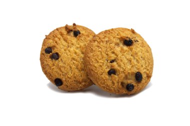 Beyaz arka planda izole edilmiş çikolatalı kurabiyeler. Her iki tatlı bisküvi de lezzetli ve ev yapımı hamur işi..