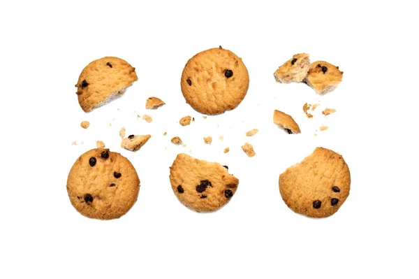 Chocolade Chip Koekjes Kruimelscheuren Geïsoleerd Witte Achtergrond Zoete Koekjes Heerlijk — Stockfoto