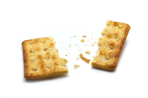 Gebrochene Quadratische Cracker Kekse Isoliert Auf Weißem Hintergrund Trockene Zwischenmahlzeit — Stockfoto