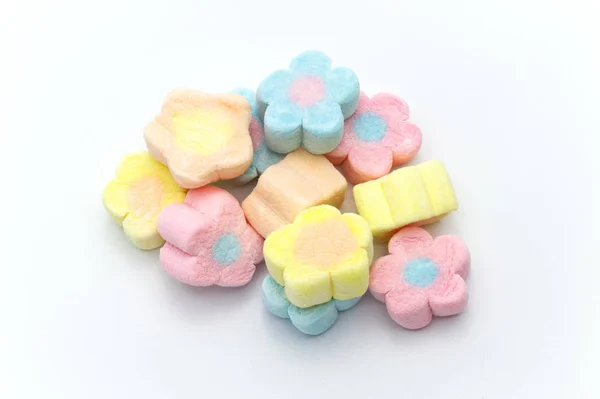 Pastel Doce Flores Forma Marshmallows Fundo Branco — Fotografia de Stock