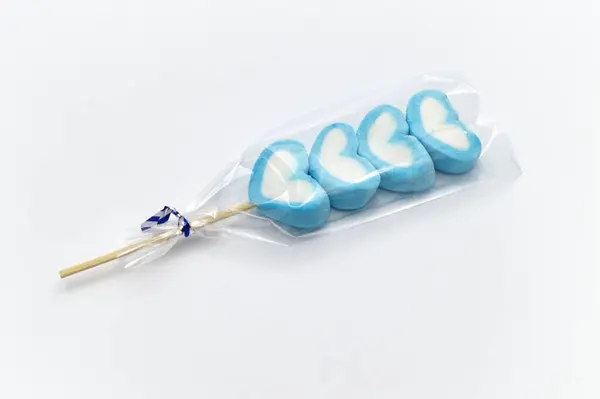 Blue Sweet Heart Shape Marshmallow Verzerrt Durch Holz Der Klaren — Stockfoto