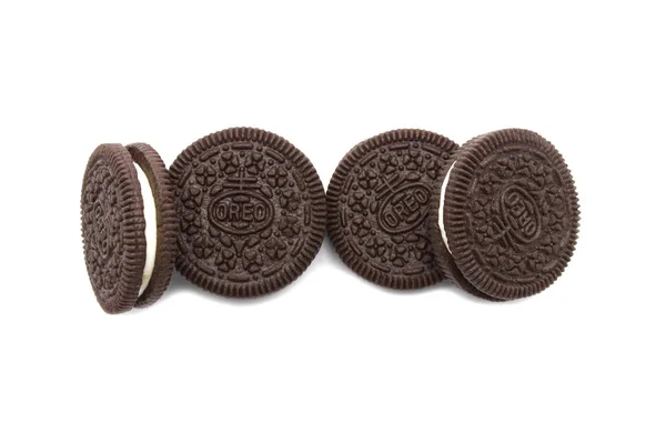 Печенье Oreo Изолированы Белом Фоне Бутерброд Шоколадное Печенье Сладким Кремом — стоковое фото