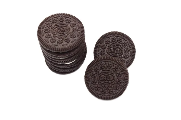 Печенье Oreo Изолированы Белом Фоне Сандвич Шоколадное Печенье Сладким Кремом — стоковое фото