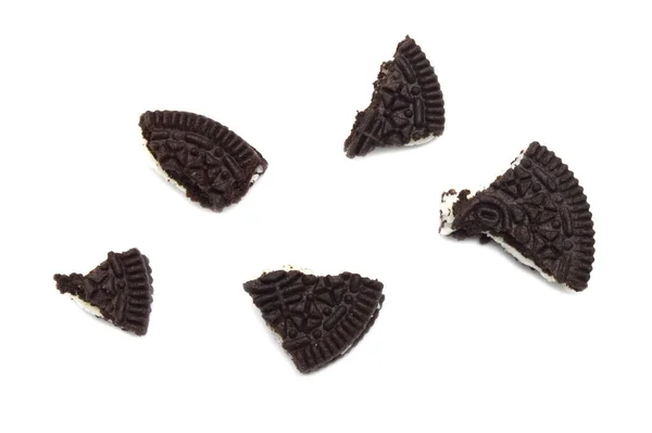 Oreo Sušenky Drobky Izolované Bílém Pozadí Sendvičová Sušenka Příchutí Čokoládové — Stock fotografie