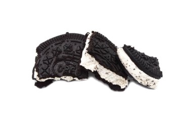 Oreo Dondurmalı Sandviç beyaz arka planda izole edilmiş..