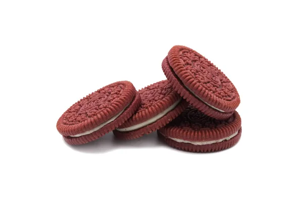 Oreo Kekse Isoliert Auf Weißem Hintergrund Haufen Roter Samt Sandwich — Stockfoto