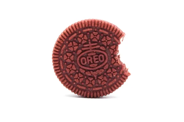 Oreo Kekse Und Einige Kaputte Auf Weißem Hintergrund Ist Ein — Stockfoto