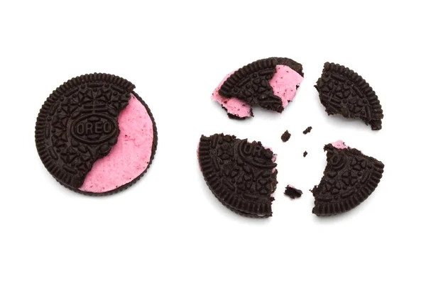 Oreo Biscuits Schokoladen Sandwich Kekse Mit Erdbeer Creme Vereinzelt Auf — Stockfoto