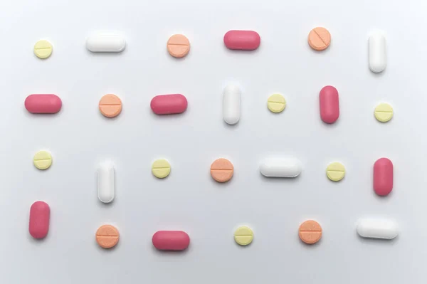 Различные Красочные Препараты Таблетки Таблетки Таблетки Добавки Лечения Здравоохранения Белом — стоковое фото