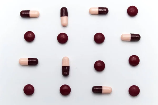 Różne Kolorowe Tabletki Medyczne — Zdjęcie stockowe